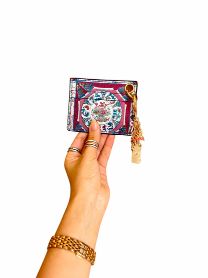 Nova card holder