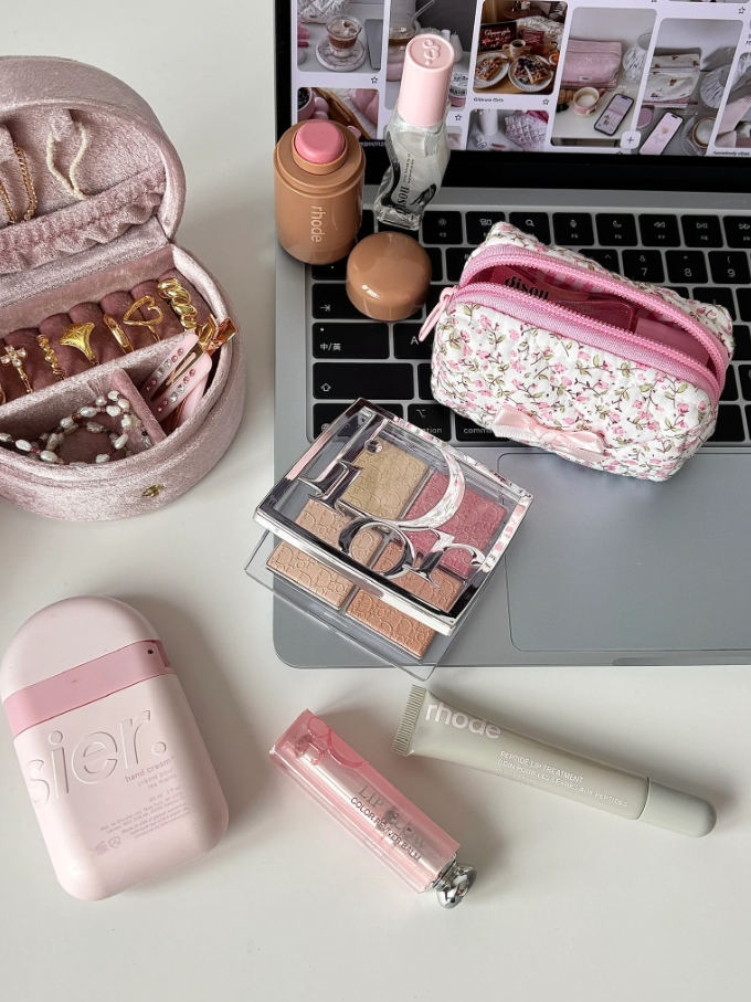 Fleur Beauty Case